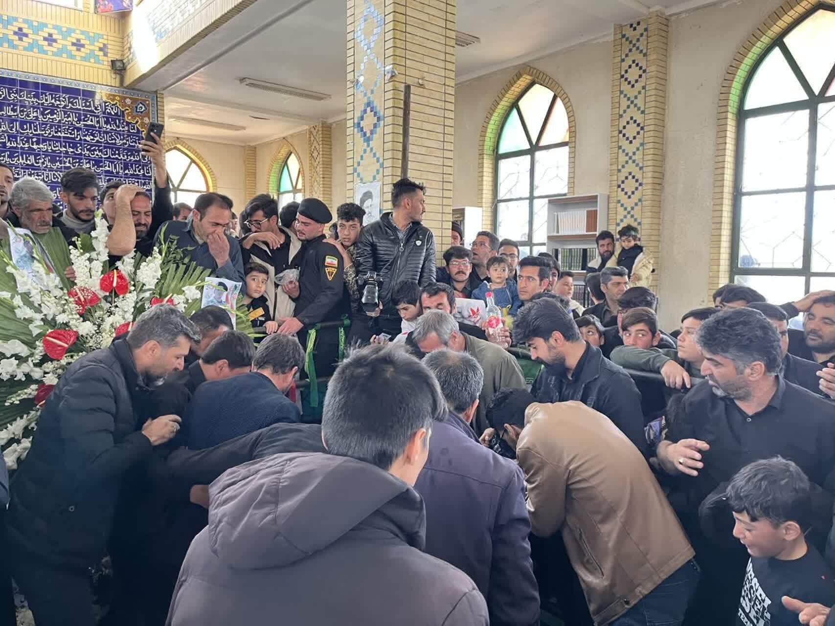 تشییع باشکوه سه شهید مقاومت در چهارمحالوبختیاری؛ مردم بن و وردنجان قهرمانان خود را بدرقه کردند تشییع باشکوه سه شهید مقاومت در چهارمحالوبختیاری؛ مردم بن و وردنجان قهرمانان خود را بدرقه کردند