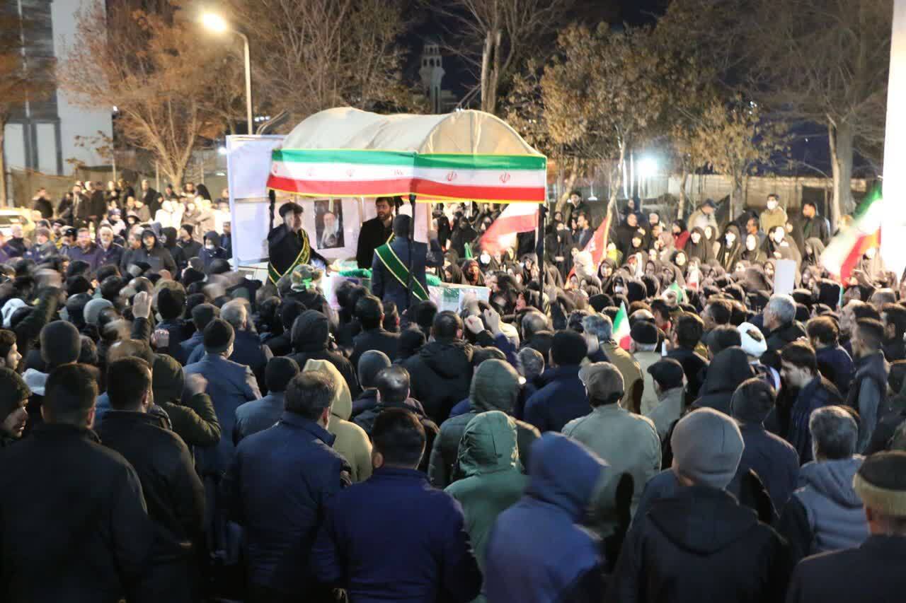 تشییع باشکوه سه شهید مقاومت در چهارمحالوبختیاری؛ مردم بن و وردنجان قهرمانان خود را بدرقه کردند تشییع باشکوه سه شهید مقاومت در چهارمحالوبختیاری؛ مردم بن و وردنجان قهرمانان خود را بدرقه کردند
