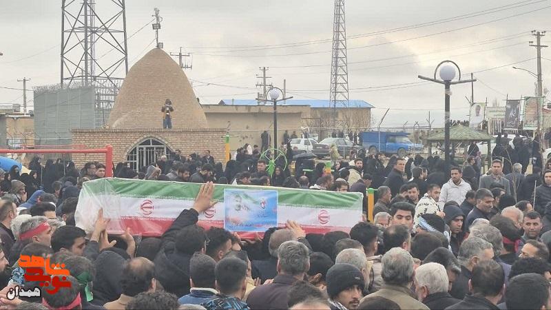 شهید «احمد یادگاری» در خاک آرام گرفت شهید «احمد یادگاری» در خاک آرام گرفت