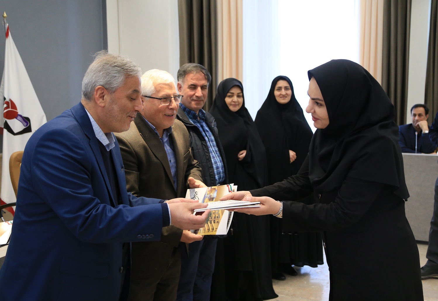 تقدیر از دختران نخبه شاهد و ایثارگر آذربایجان‌شرقی + تصاویر