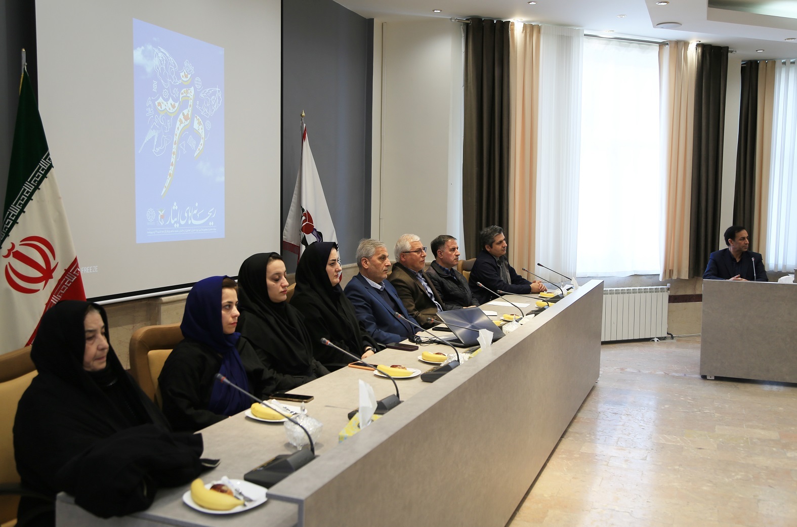 تقدیر از دختران نخبه شاهد و ایثارگر آذربایجان‌شرقی + تصاویر