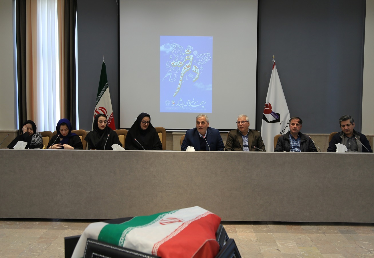 تقدیر از دختران نخبه شاهد و ایثارگر آذربایجان‌شرقی + تصاویر