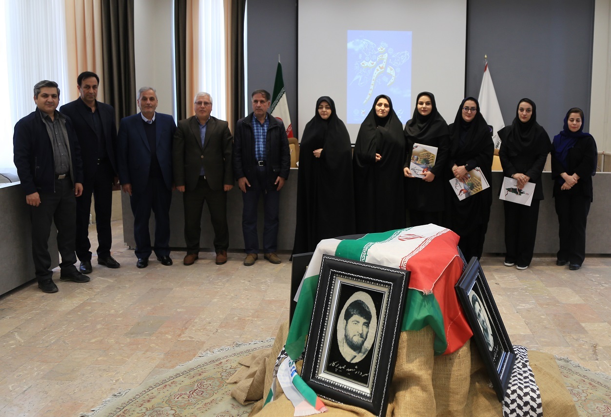 تقدیر از دختران نخبه شاهد و ایثارگر آذربایجان‌شرقی + تصاویر