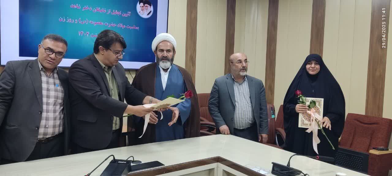 گزارش تصویری/تجلیل از دختران نخبه شاهد به مناسبت روز دختر