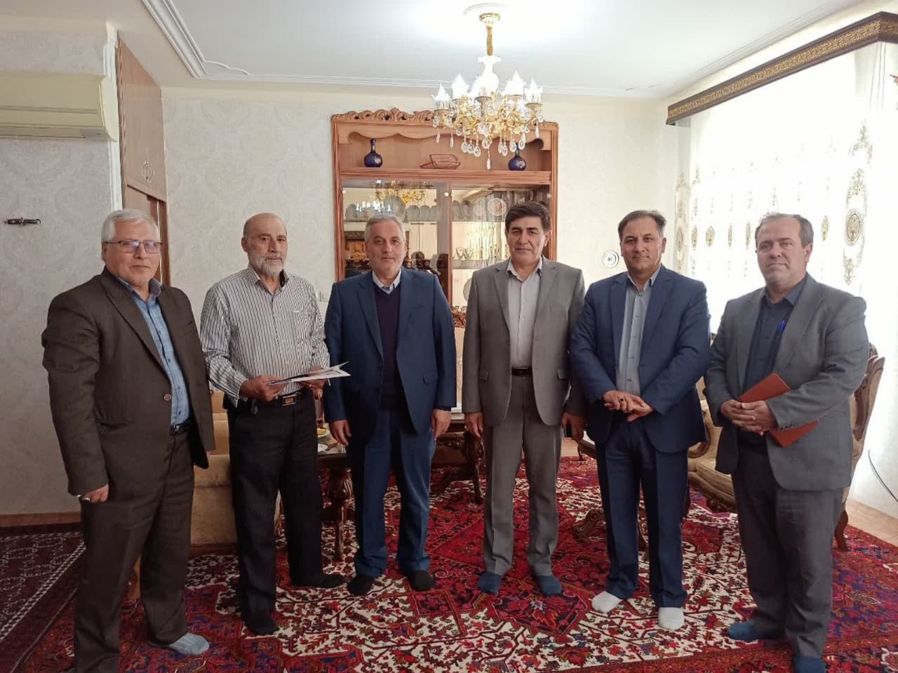 علی‌اکبر سلمانی با خانواده شهدای مراغه دیدار تازه کرد