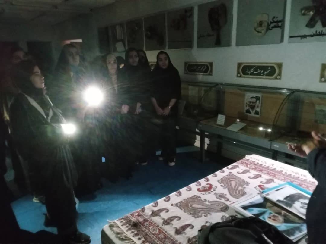 بازدید 40 نفره دانشگاه مفید از موزه مرکزی شهدا