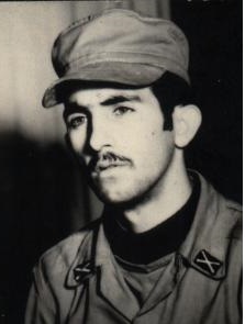 با مشتی گره کرده بر دهان شرق و غرب بکوبید
