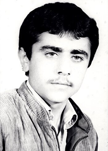 به دیدار خانواده شهدا بروید