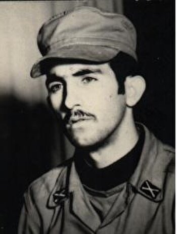 با مشتی گره کرده بر دهان شرق و غرب بکوبید