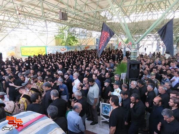 پیکر مطهر شهید «هوشنگ ناصرپور» در بروجرد تشییع شد