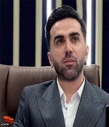 شهید نخبه که خانواده‌اش دستانش را بوسیدند