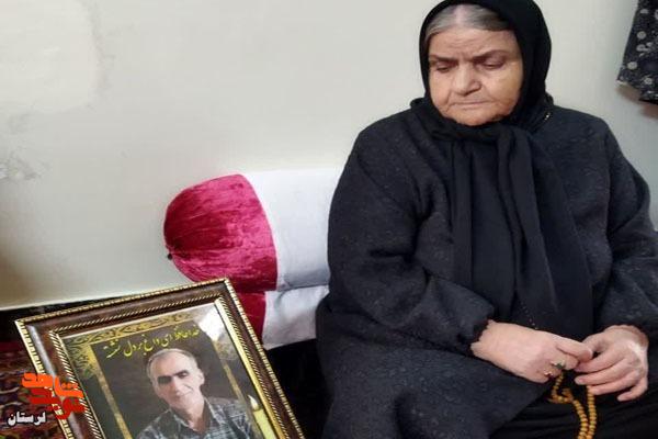 دیدار نماینده ولی فقیه در لرستان با خانواده‌های شهدای اقتدار بروجرد