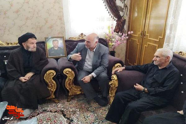 دیدار نماینده ولی فقیه در لرستان با خانواده‌های شهدای اقتدار بروجرد