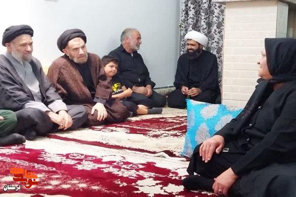 دیدار نماینده ولی فقیه در لرستان با خانواده‌های شهدای اقتدار بروجرد