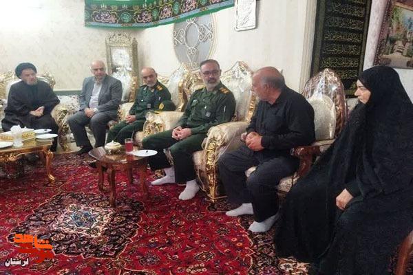 دیدار نماینده ولی فقیه در لرستان با خانواده‌های شهدای اقتدار بروجرد