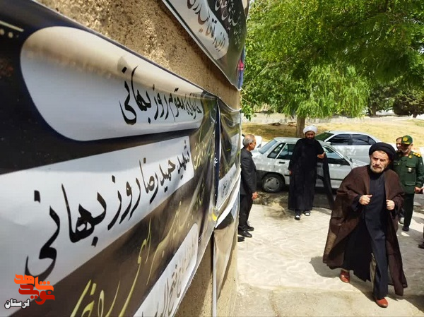 دیدار نماینده ولی فقیه در لرستان با خانواده شهید «حمیدرضا روزبهانی»