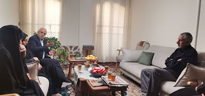 دیدار رئیس بنیاد شهید و امور ایثارگران با خانواده شهدای فراجا در حمله تروریستی رژیم اشغالگر صهیونیست