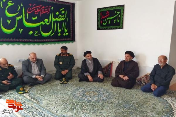 نماینده ولی فقیه در لرستان با خانواده شهدای دفاع مقدس 12 روزه دیدار کرد