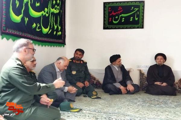 نماینده ولی فقیه در لرستان با خانواده شهدای دفاع مقدس 12 روزه دیدار کرد