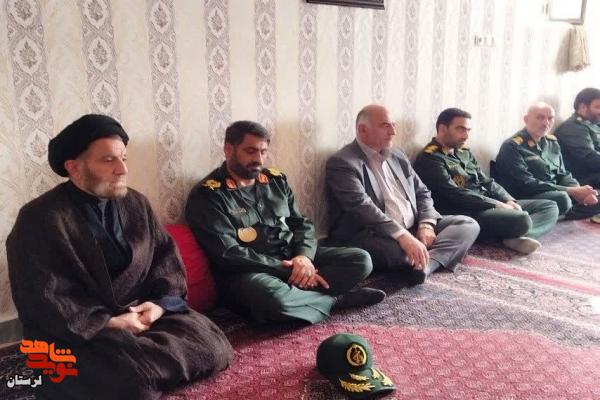 نماینده ولی فقیه در لرستان با خانواده شهدای دفاع مقدس 12 روزه دیدار کرد