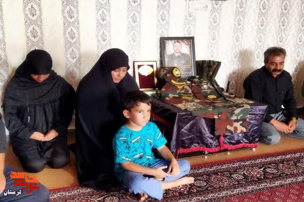 نماینده ولی فقیه در لرستان با خانواده شهدای دفاع مقدس 12 روزه دیدار کرد