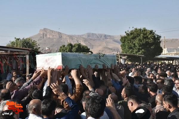 پیکر شهید «محمود زینی وند» در روستای دارایی خرم آباد تشییع شد