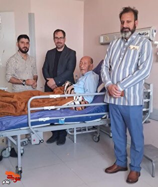 عیادت از پدر شهید والامقام «عبدالسلام خلفی» بستری در بیمارستان