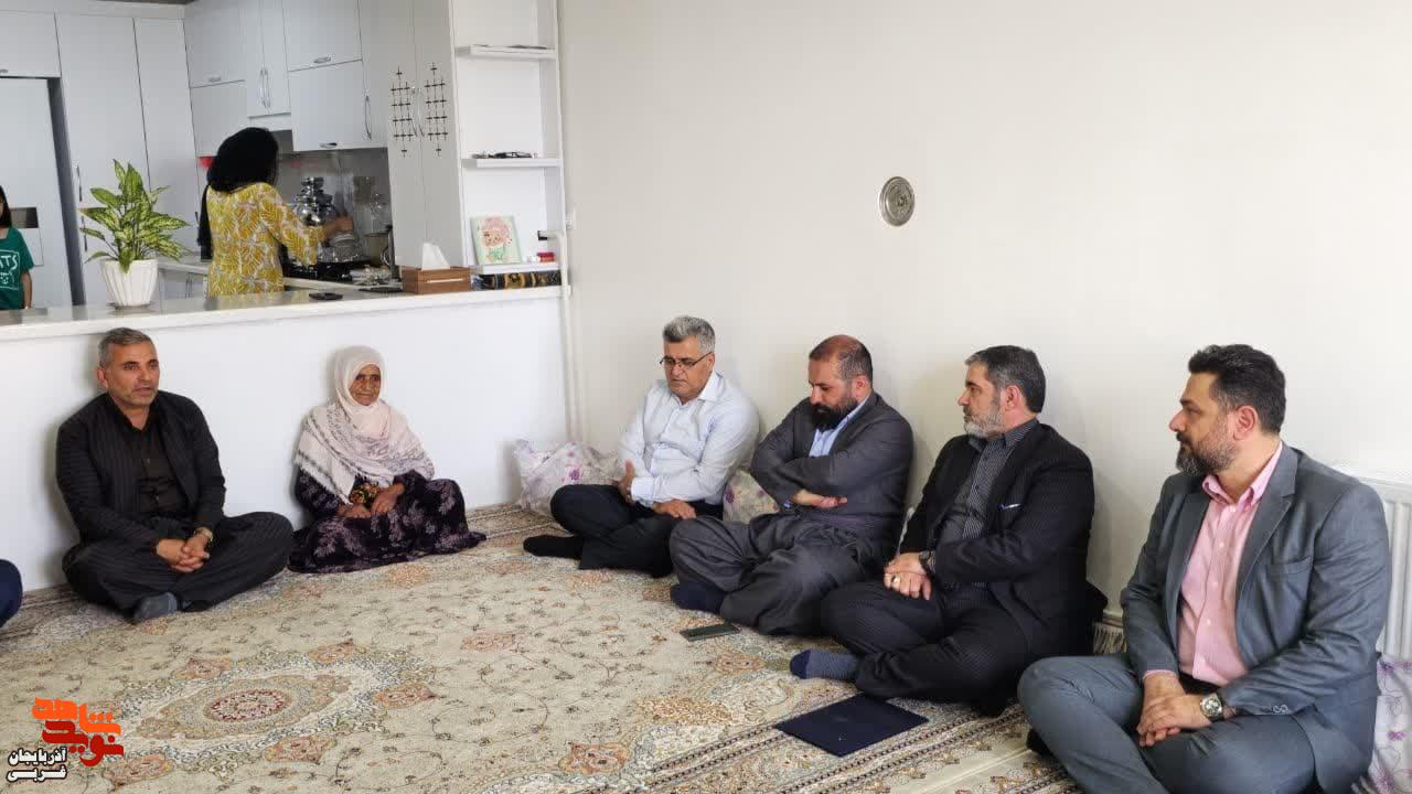 دیدار مسئولین شهر پیرانشهر از خانواده شهدا و جانبازان