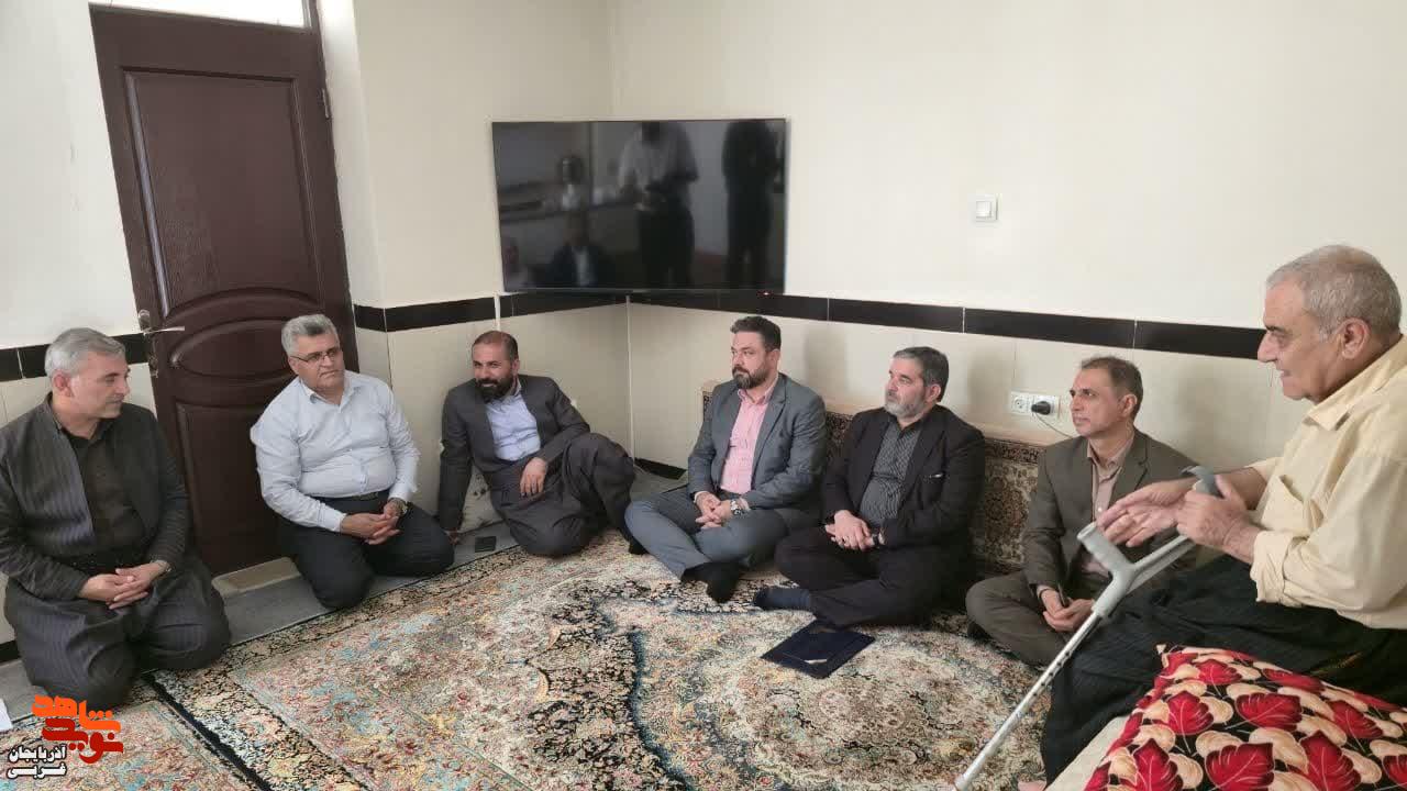 دیدار مسئولین شهر پیرانشهر از خانواده شهدا و جانبازان