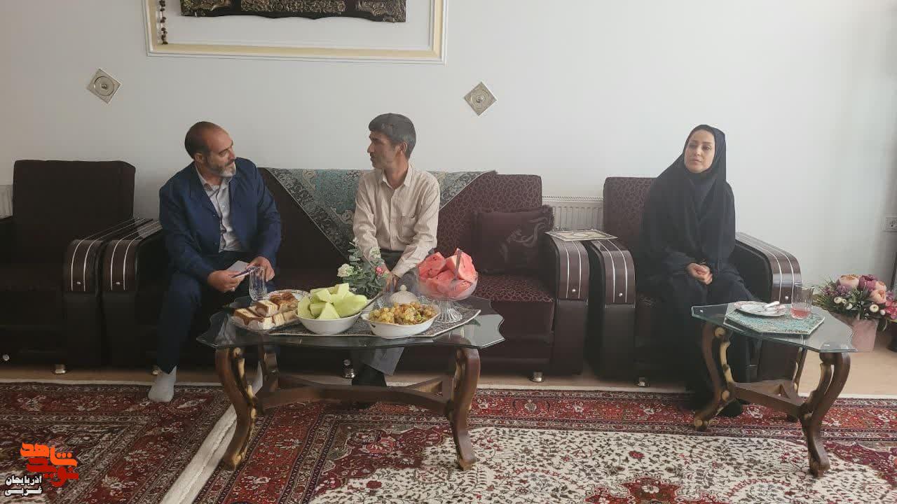 دیدار مسئولین میاندوآب با  خانواده ایثارگران در آستانه سالروز بازگشت آزادگان عزیز به میهن اسلامی