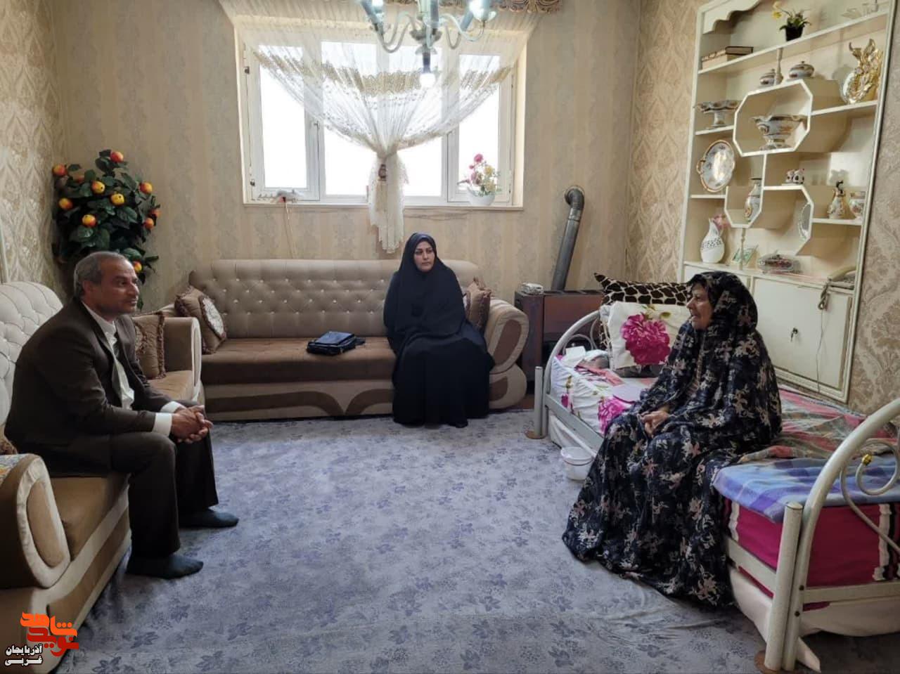 دیدار مسئولان شهر سلماس با خانواده ایثارگران