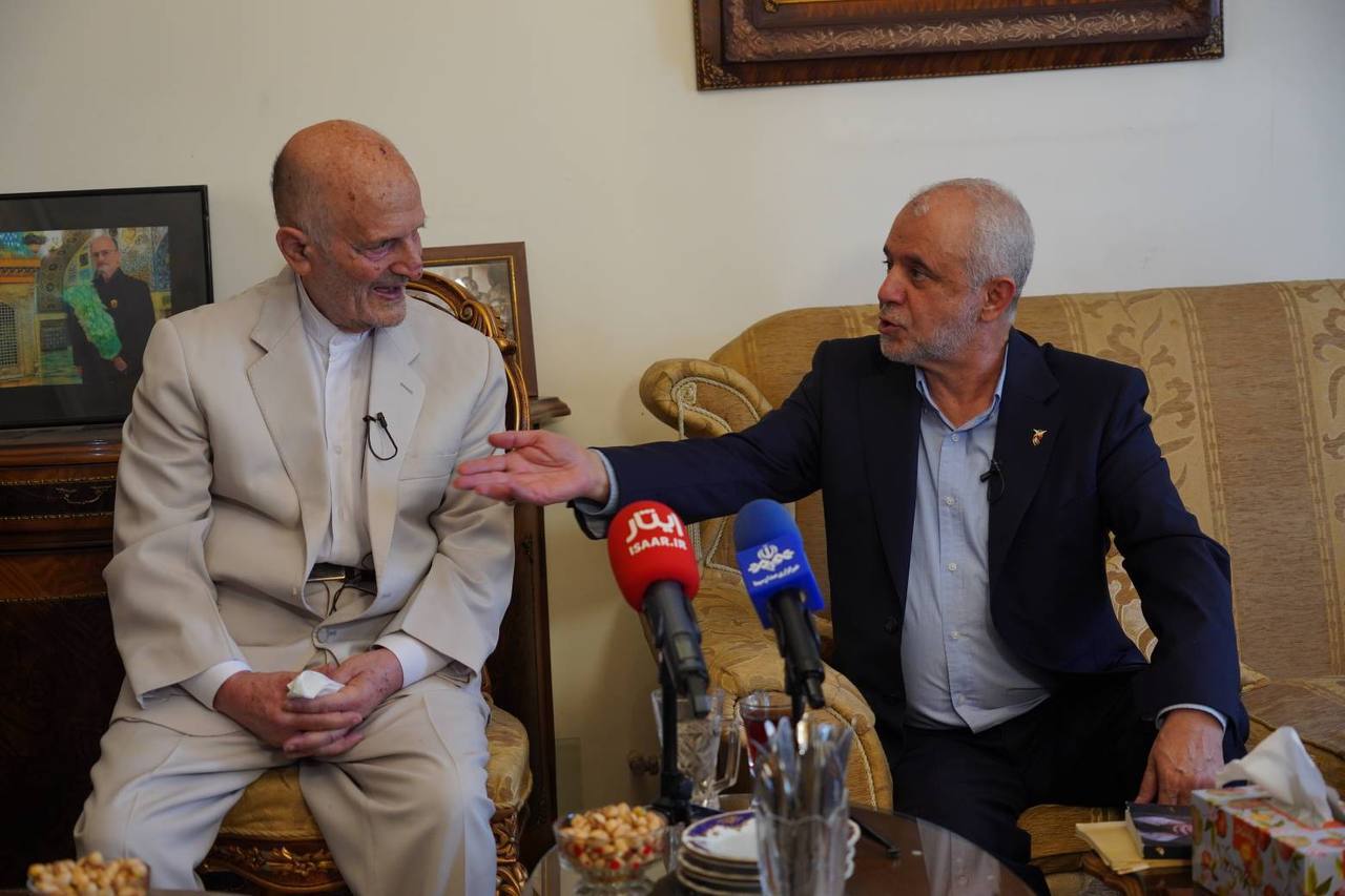دیدار رئیس بنیاد شهید و امور ایثارگران با آزاده سرافراز سید محسن یحیوی