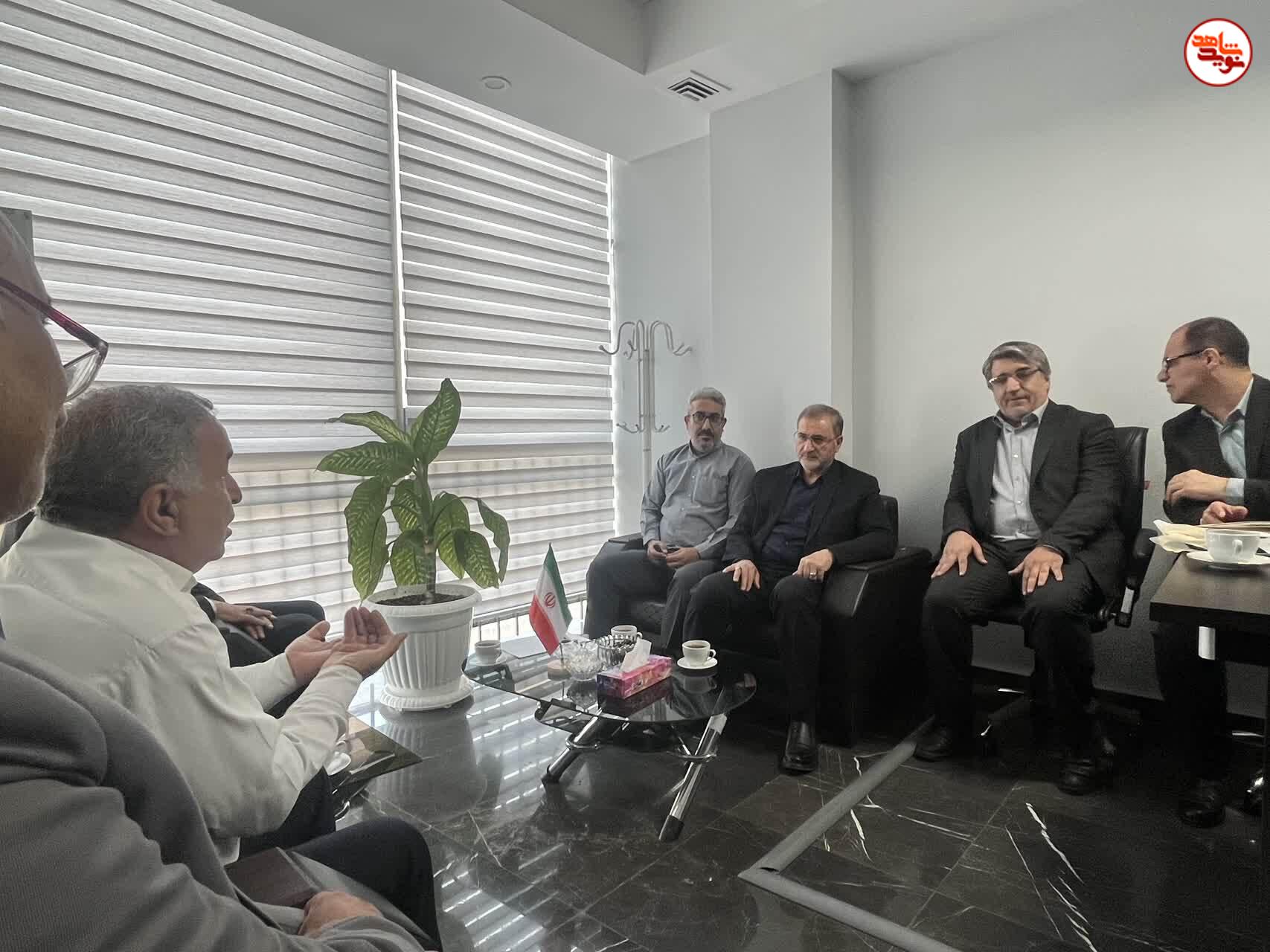 دیدار معاون فرهنگی بنیاد شهید و امور ایثارگران با آزادگان و فرزندان آنان