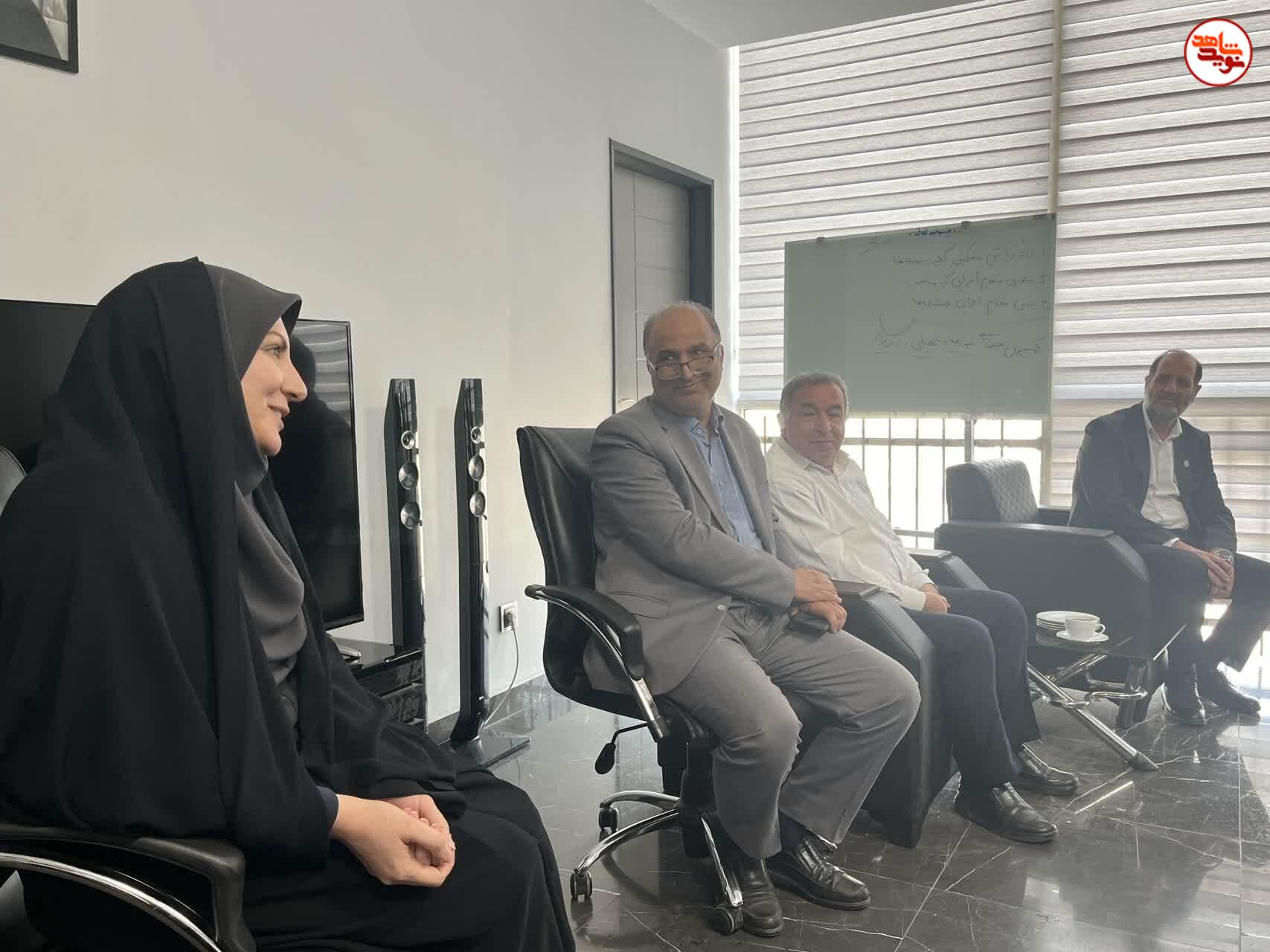 دیدار معاون فرهنگی بنیاد شهید و امور ایثارگران با آزادگان و فرزندان آنان