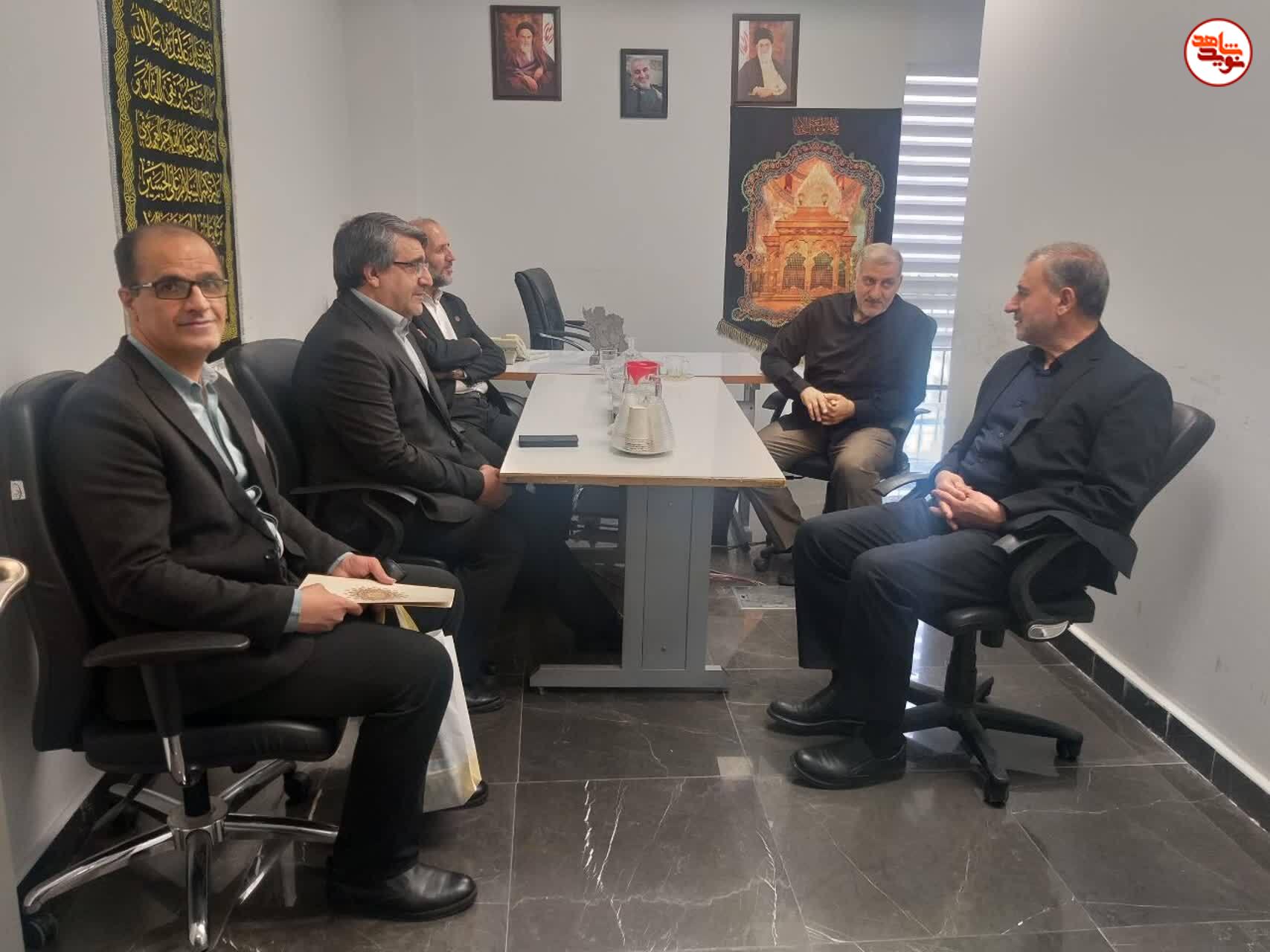 دیدار معاون فرهنگی بنیاد شهید و امور ایثارگران با آزادگان و فرزندان آنان