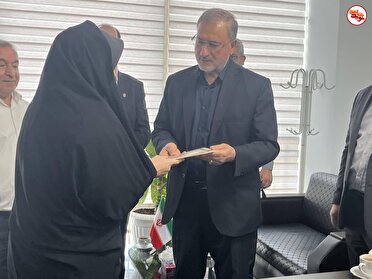 دیدار معاون فرهنگی بنیاد شهید و امور ایثارگران با آزادگان شاغل در بنیاد