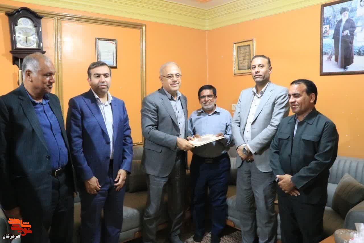 تکریم آزادگان و ایثارگران وظیفه همگانی است