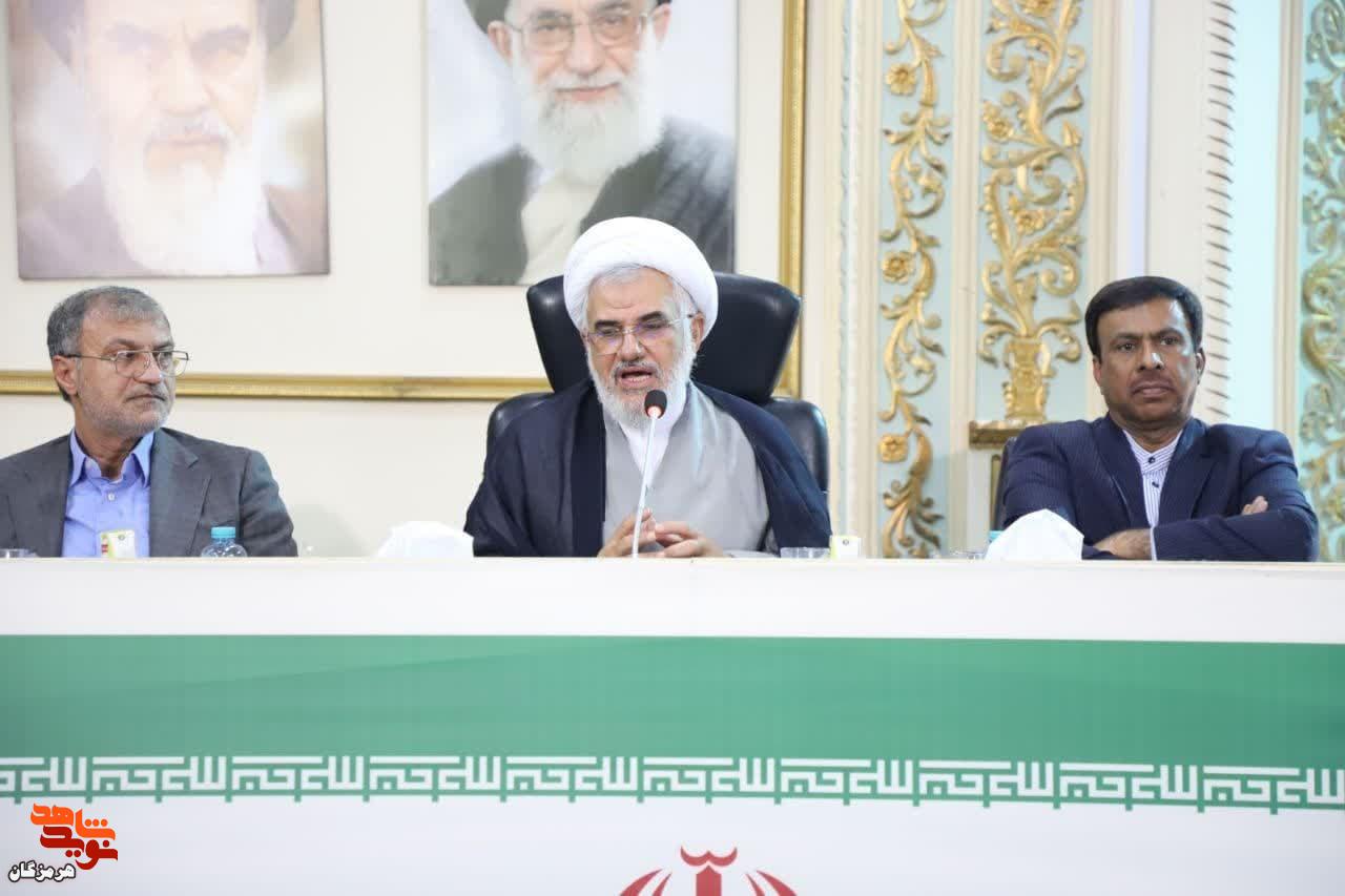 آزادگان و ایثارگران سرمایه‌های ارزشمند و گروه‌های مرجع جامعه هستند