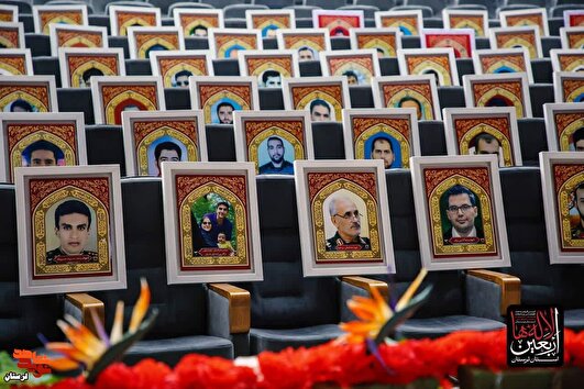 امانت‌داران کوچک با قاب‌هایی بزرگ‌تر از دستانشان