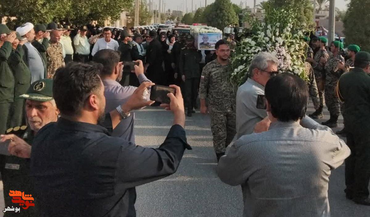 آیین تشییع پیکرشهید پاسدار «محمدمحمدی» در گلزار مطهر شهدای شهر آبپخش آیین تشییع پیکرشهید پاسدار «محمدمحمدی» در گلزار مطهر شهدای شهر آبپخش