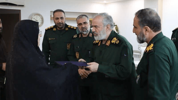 دیدار سردار فدوی با خانواده فرمانده شهید تازه تفحصشده دیدار سردار فدوی با خانواده فرمانده شهید تازه تفحصشده