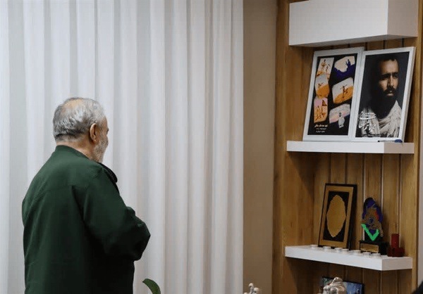 دیدار سردار فدوی با خانواده فرمانده شهید تازه تفحصشده دیدار سردار فدوی با خانواده فرمانده شهید تازه تفحصشده