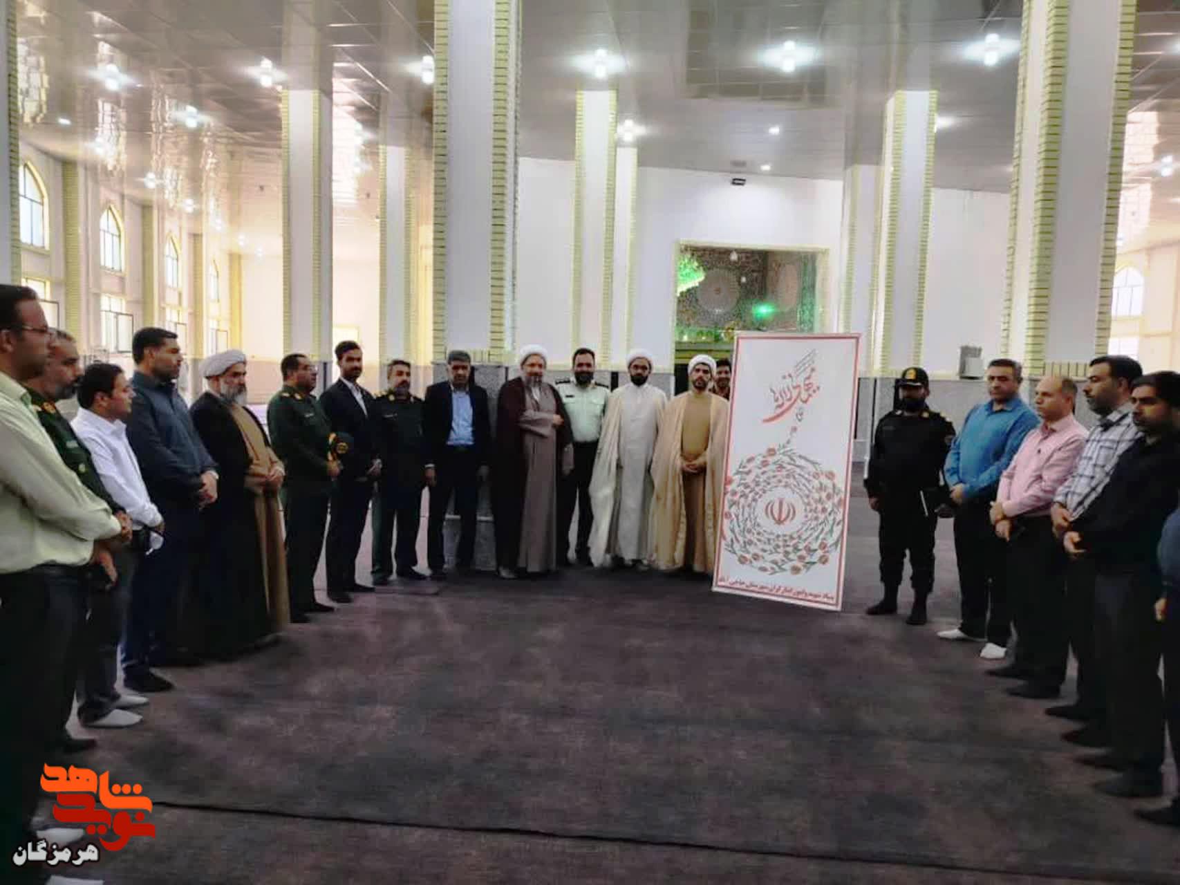 غبارروبی و عطرافشانی گلزار شهدای حاجی‌آباد