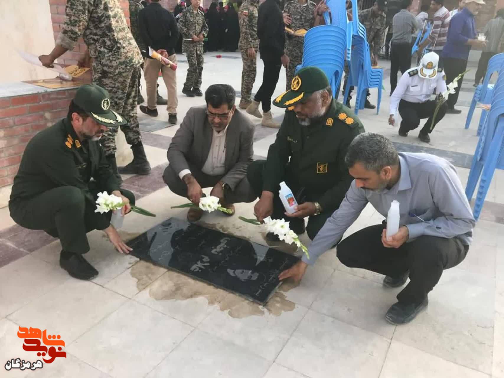 آیین «میهمانی لاله‌ها» در گلزار شهدای رودان برگزار شد