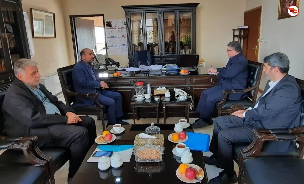 تجلیل مسئول ایثارگران سپاه پاسداران از رئیس سازمان پزشکی قانونی کشور تجلیل مسئول ایثارگران سپاه پاسداران از رئیس سازمان پزشکی قانونی کشور