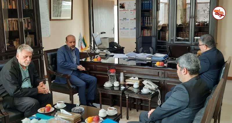 تجلیل مسئول ایثارگران سپاه پاسداران از رئیس سازمان پزشکی قانونی کشور تجلیل مسئول ایثارگران سپاه پاسداران از رئیس سازمان پزشکی قانونی کشور