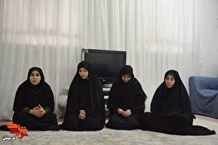 ملت ایران پای انقلاب و ولایت ایستاده‌اند