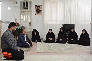 خانواده‌های شهدا منشأ خیر و برکت برای کشور هستند