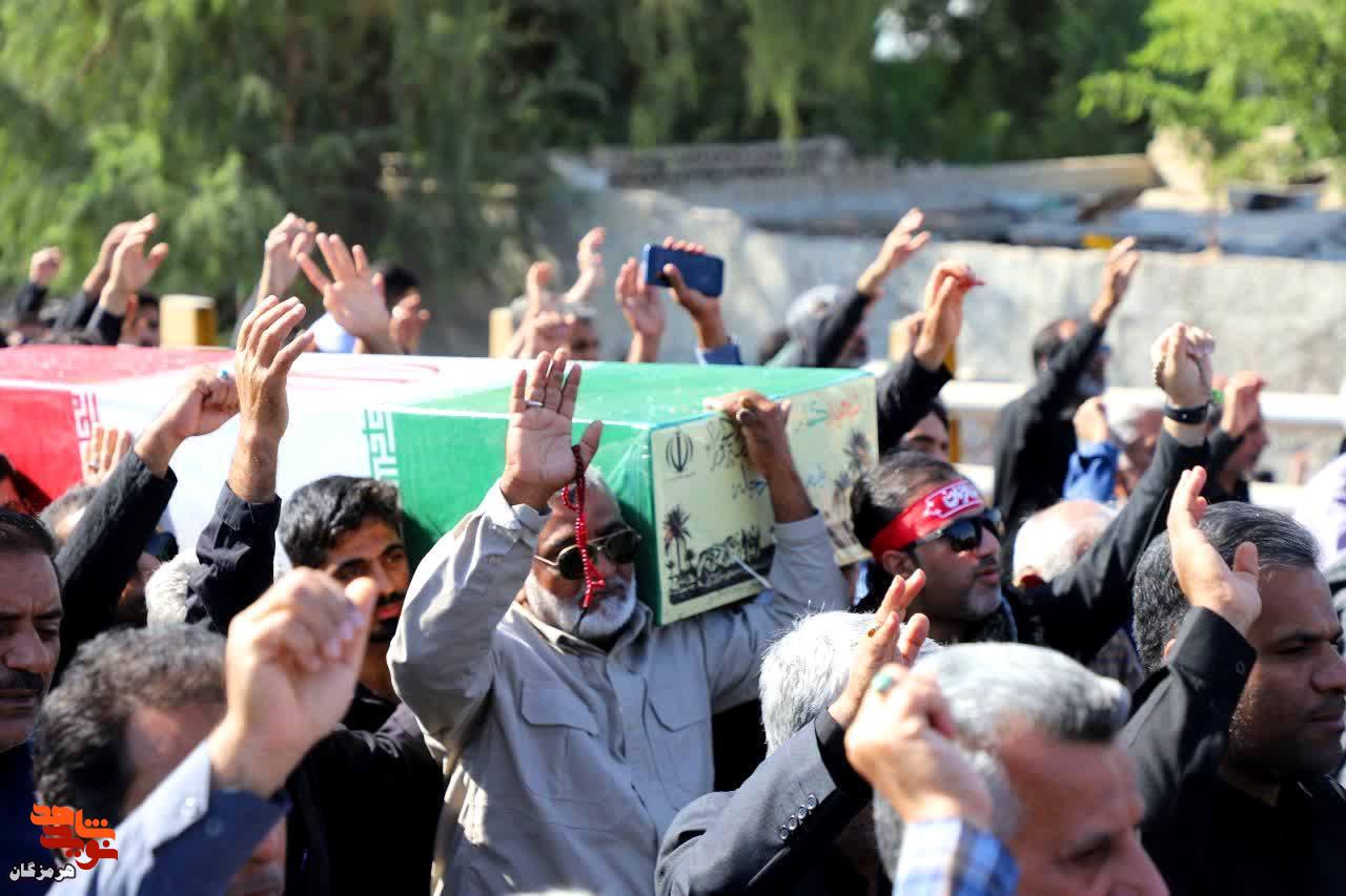 مراسم تشییع ۱۴ شهید گمنام دفاع مقدس در بندرعباس برگزار شد مراسم تشییع ۱۴ شهید گمنام دفاع مقدس در بندرعباس برگزار شد