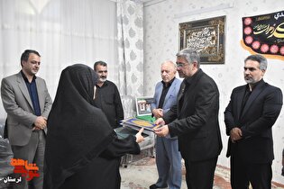 دیدار استاندار لرستان با خانواده شهدا و ایثارگران...